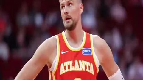 詹姆斯宣布：退役计划尚遥不可及，巡演蓝图更是未提日程！拒绝熬工龄，未来之路精彩纷呈！